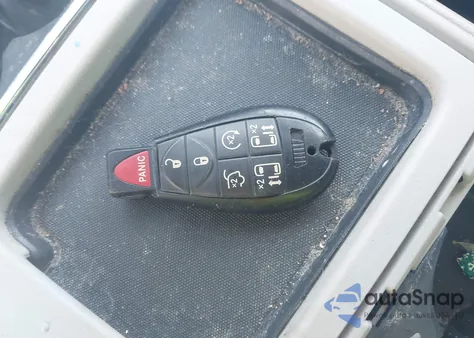 2011 Chrysler Town & Country Touring-L z USA, uszkodzony, nr VIN 2A4RR8DG4BR745842